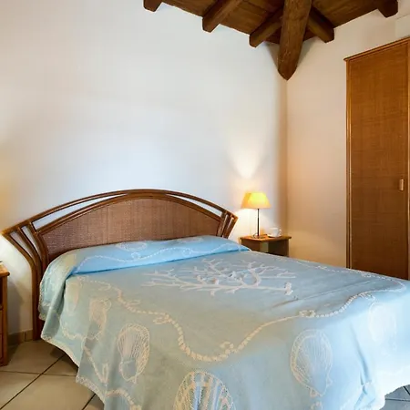 Salina Bamba Sleeps 6 With Air Con * Capo Coda Cavallo