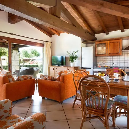 Salina Bamba Sleeps 6 With Air Con *